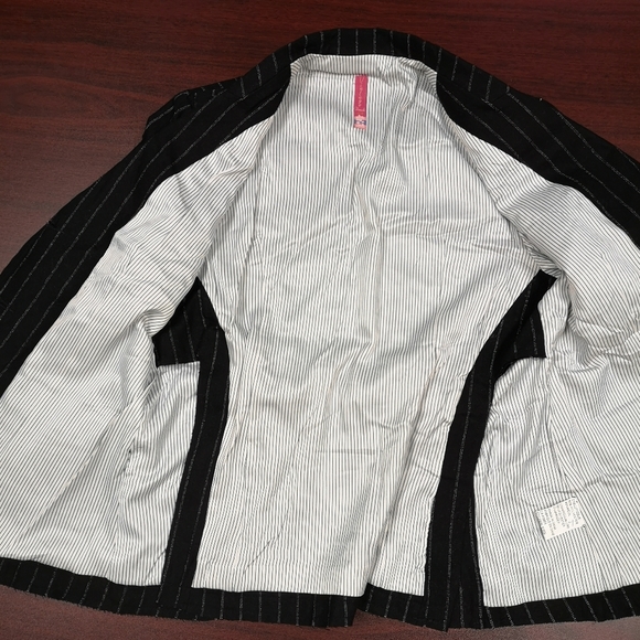 Blazer - Picture 5 of 8